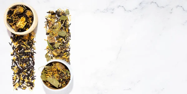 Scattering Dry Homemade Herbal Tea Black Tea Calendula Lemon Balm — Stock Photo, Image