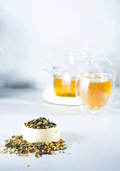 Verde Japonés Genmaicha Hojas Con Arroz Integral Frito Sobre Fondo — Foto de Stock