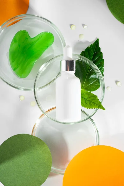 Polyglutamic acid, for deep hydration and facial skin care. Petri dishes with green leaf and water. Background with colored orange paper and shadows. Concept New beauty Anti age trend. Copy spase — Stock Photo, Image