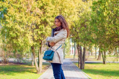 Üniversitesi Park'ta güzel bir kızın portresi