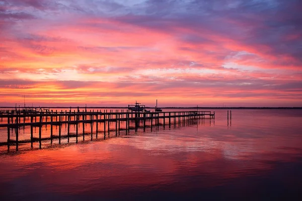 Puesta de sol en el muelle — Foto de Stock