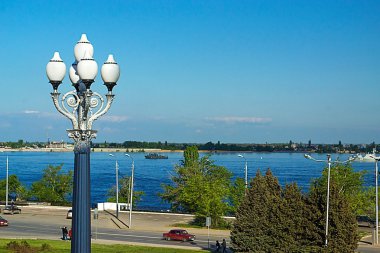 Rıhtımlar üzerinde fener