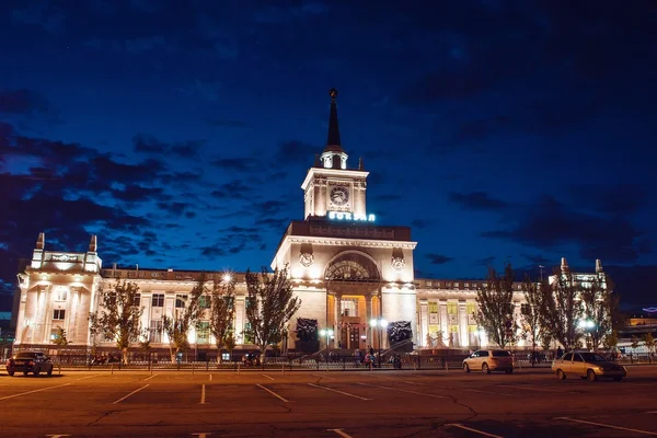 Volgograd tren istasyonu gece zaman — Stok fotoğraf