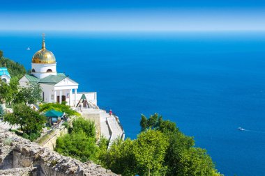 Karadeniz'in yakınındaki Manastırı