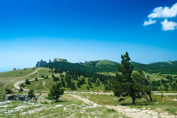 Camino a la cima de una montaña — Foto de Stock