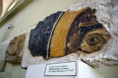 Sıva üzerinde boyalı. Bakire başkanı