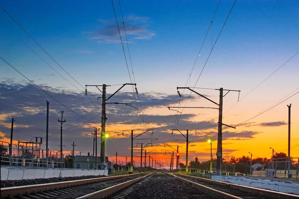 Spoorlijn bij zonsondergang — Stockfoto