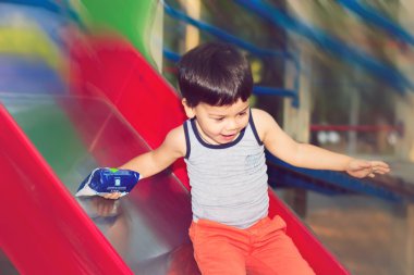 Çocuk Slayt üzerindeki