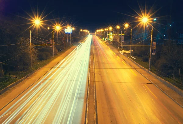 Tráfego noturno — Fotografia de Stock