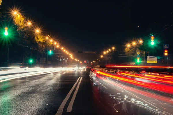 Tráfego noturno — Fotografia de Stock