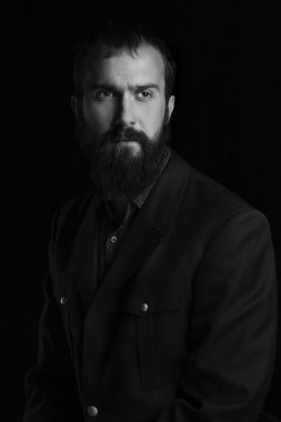 Karizmatik bir adam portresi