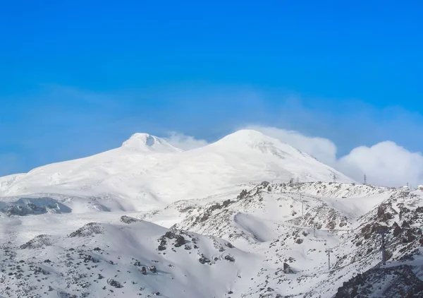 Snowy beautiful mountains — Stock Photo, Image