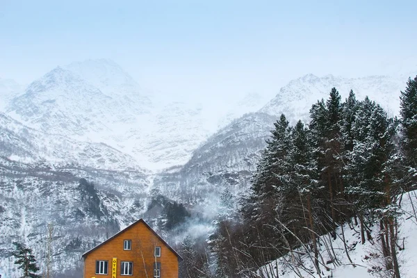 Belles montagnes enneigées — Photo