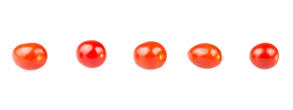 Tomates cherry rojos sobre fondo blanco —  Fotos de Stock