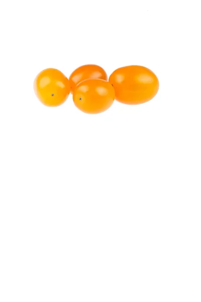Gula körsbär tomat på vit bakgrund — Stockfoto