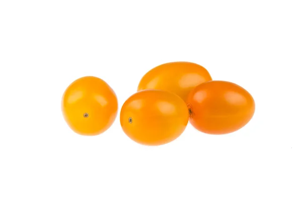 Жовтий вишневий помідор на білому тлі — стокове фото