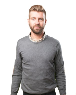 sarışın adam mutlu ifade ile