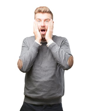 sürpriz ifade ile sarışın adam