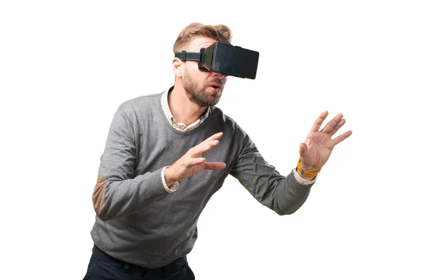 Homem loiro com óculos virtuais — Fotografia de Stock