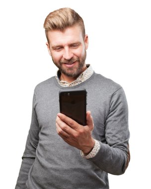 cep telefonu ile sarışın adam