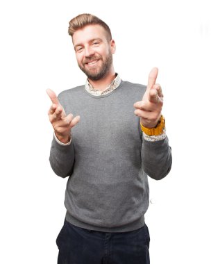 sarışın adam mutlu ifade ile