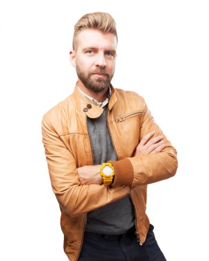 sarışın adam mutlu ifade ile