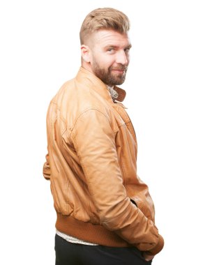 sarışın adam mutlu ifade ile