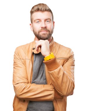 sarışın adam mutlu ifade ile