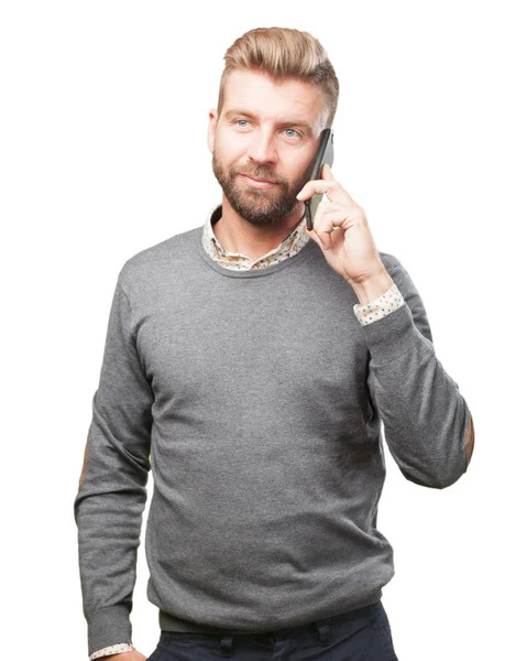 Blonde man praten op mobiele telefoon — Stockfoto