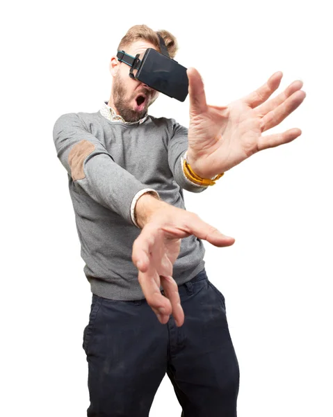 金发碧眼的男人与虚拟眼镜 — 图库照片
