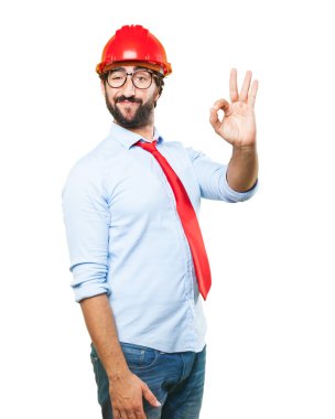 mutlu ifade ile şapka binada işadamı