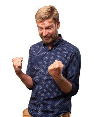 mutlu ifade ile sarışın iş adamı