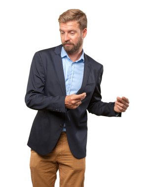 mutlu ifade ile sarışın iş adamı