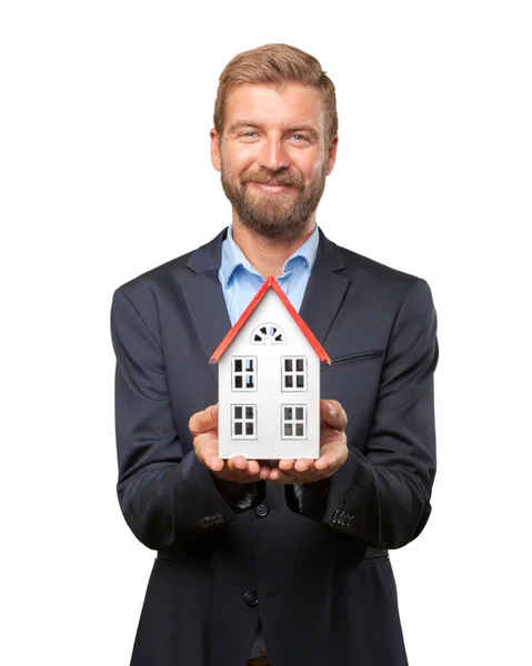 Blonder Geschäftsmann mit Spielzeughaus — Stockfoto