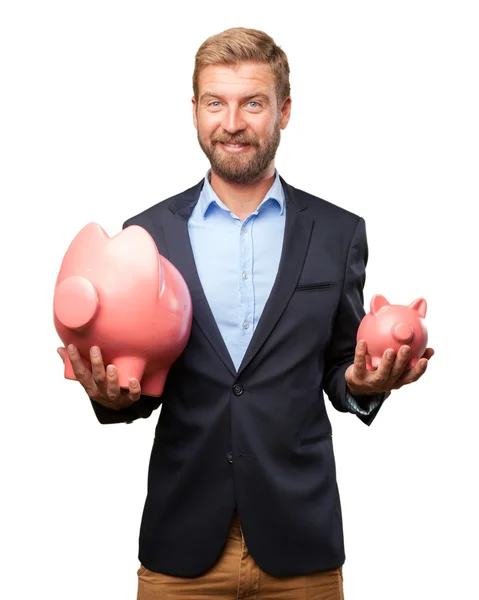 Белокурый бизнесмен с розовыми копилками — стоковое фото