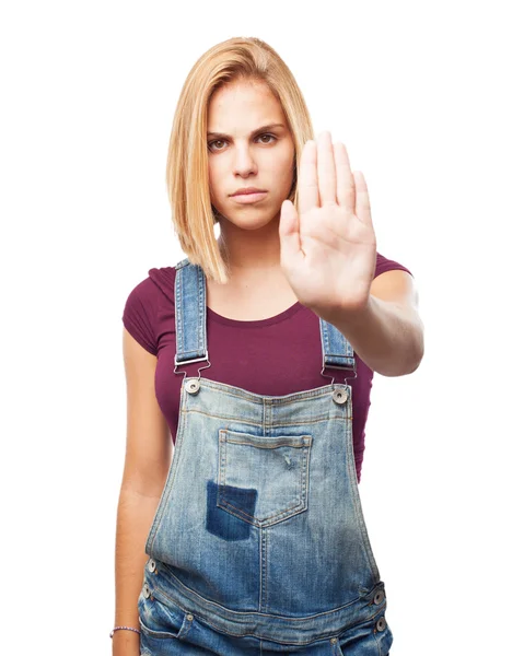 Blondes Mädchen mit wütender Miene — Stockfoto