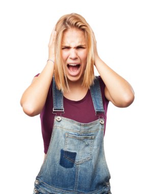 kızgın ifade ile sarışın kız