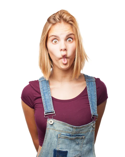 Νεαρό ξανθιά κοπέλα με ευτυχισμένη έκφραση — Φωτογραφία Αρχείου