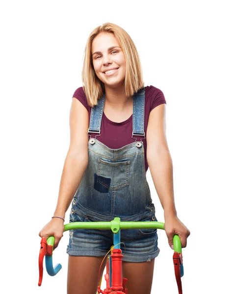 Giovane ragazza bionda con bicicletta — Foto Stock