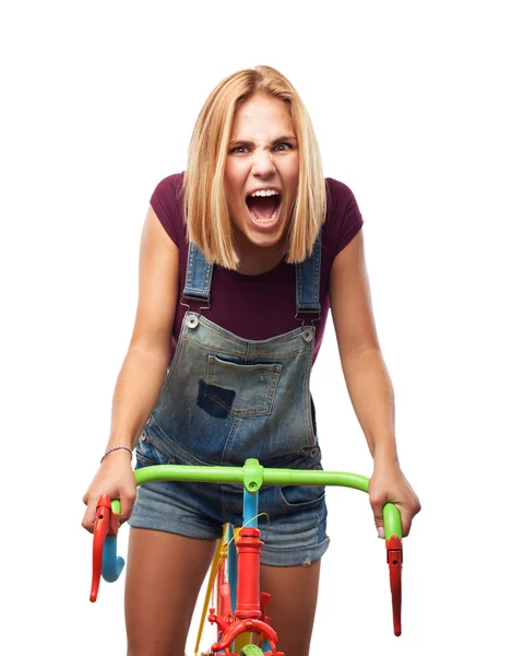 Chica rubia joven con bicicleta — Foto de Stock