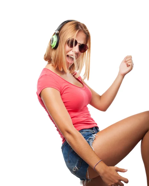 Κορίτσι ακούγοντας μουσική με ακουστικά — Φωτογραφία Αρχείου