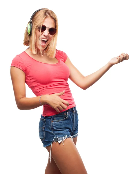 Dívka poslech hudby s sluchátka — Stock fotografie