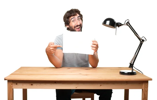 Šílený muž u stolu s prázdné prázdné — Stock fotografie