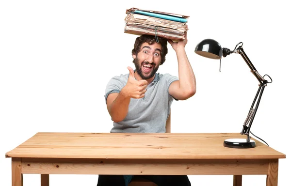 Louco homem à mesa com documentos — Fotografia de Stock