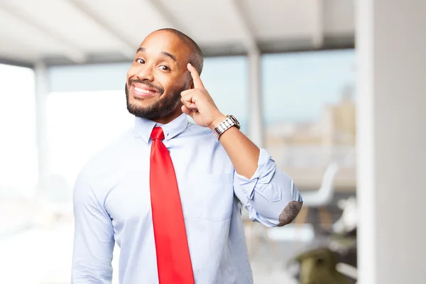 Schwarzer Geschäftsmann mit glücklichem Gesichtsausdruck — Stockfoto