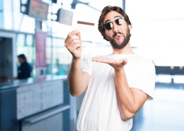 komik ifade ile genç adam