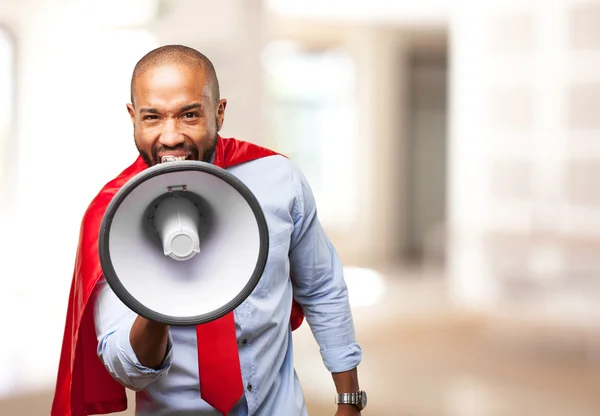 Zwarte jonge man met een megafoon — Stockfoto
