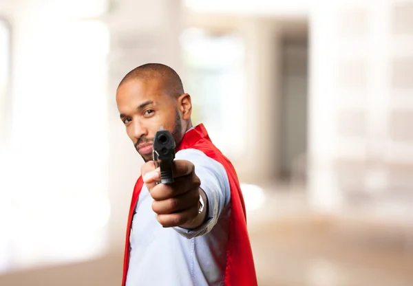 Preto jovem com pistola — Fotografia de Stock