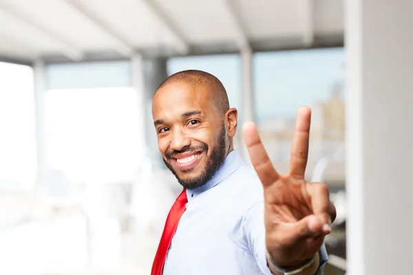 Junger Mann mit glücklichem Gesichtsausdruck — Stockfoto