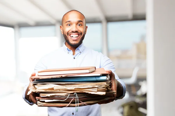 Negro sonriente hombre de negocios con documentos —  Fotos de Stock